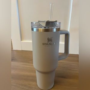 Adventure Quencher Travel Tumbler | 40 OZ in color Ash